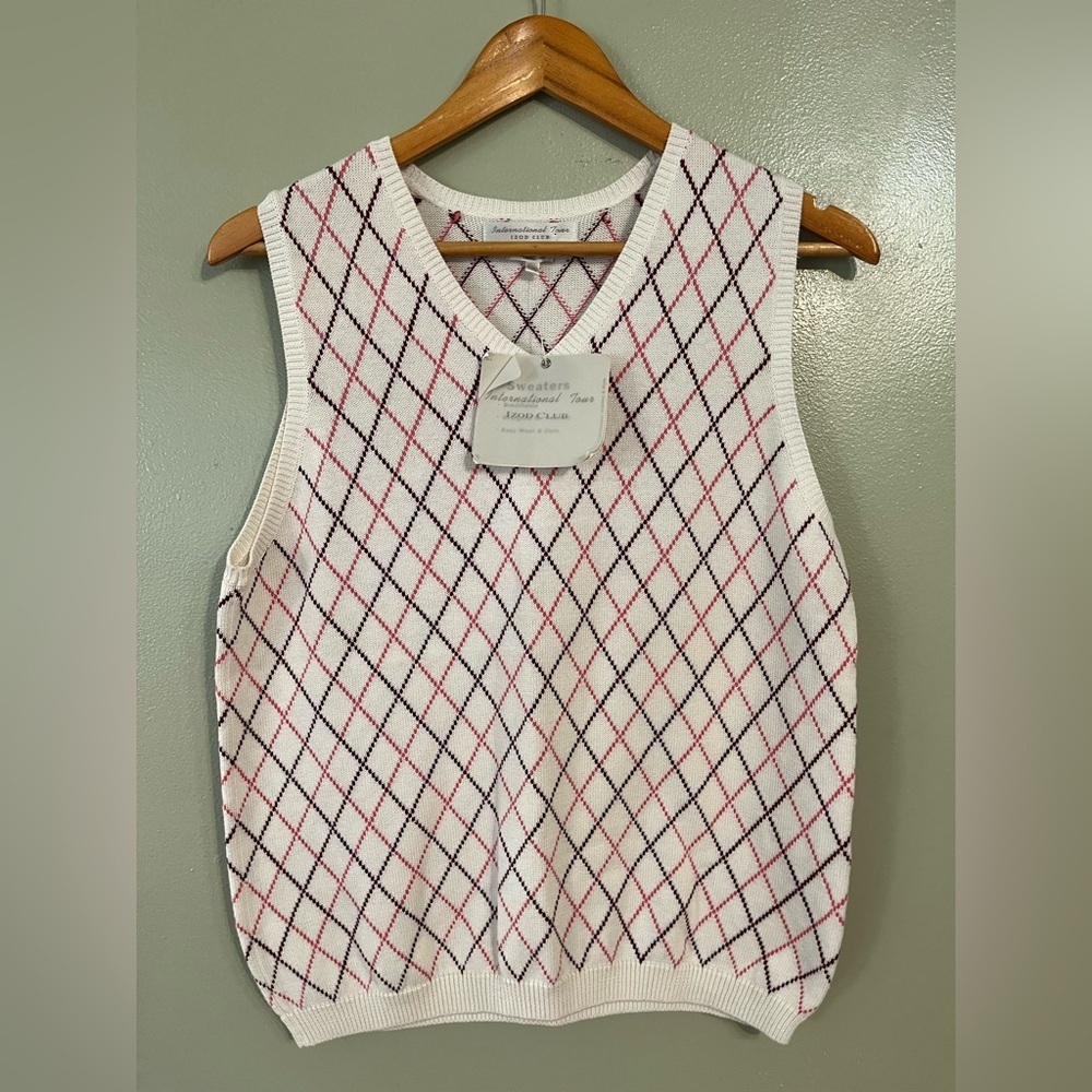Izod White and Red Plaid Knit Sweater Vest V Neck L NWT